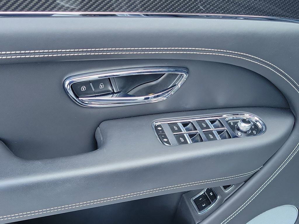 Used 2021 Bentley Bentayga AWD/4WD image 24