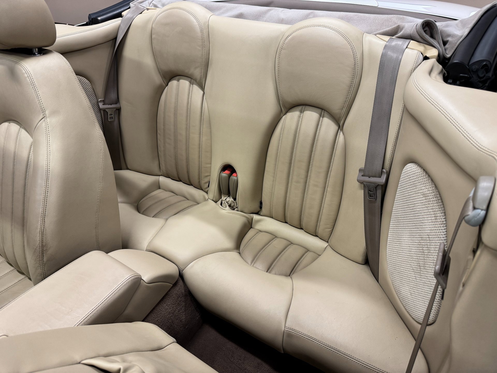 Used 2003 Jaguar XK8 Convertible image 12