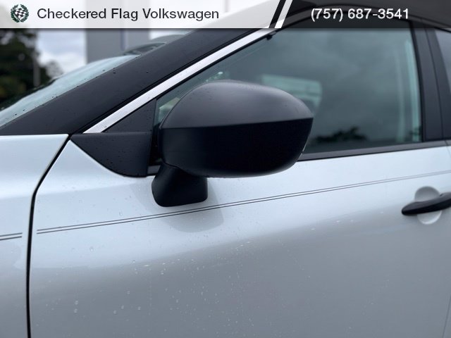 Used 2024 Nissan Rogue S AWD/4WD image 2