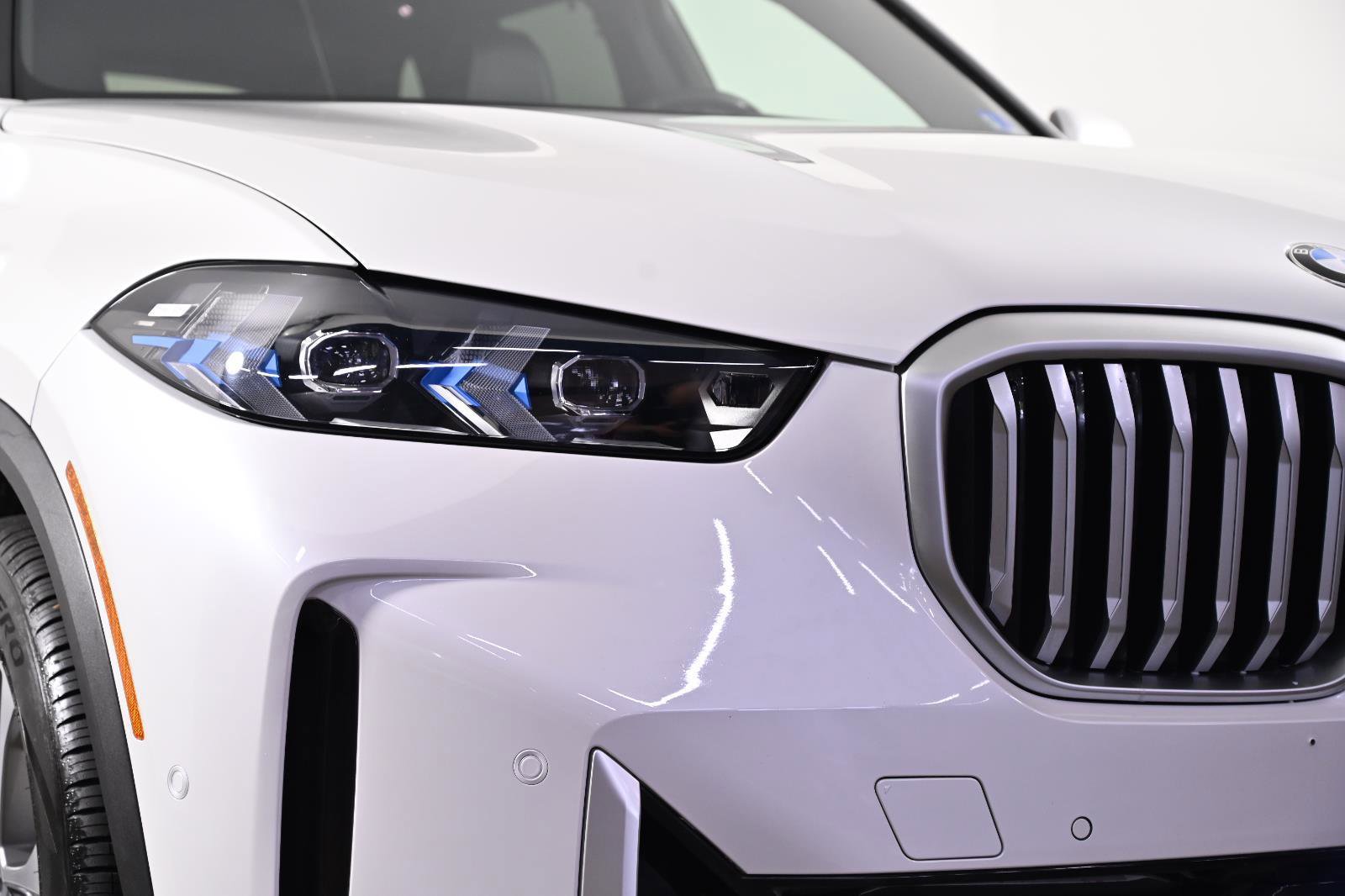 Used 2024 BMW X5 xDrive40i w/ Premium Package AWD/4WD image 4