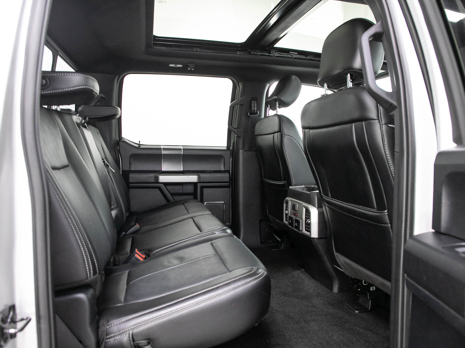 Used 2019 Ford F150 Lariat w/ Equipment Group 502A Luxury AWD/4WD image 14