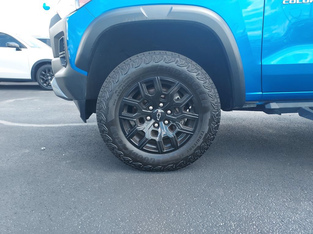 Used 2024 Chevrolet Colorado Trail Boss w/ Technology Package AWD/4WD image 10
