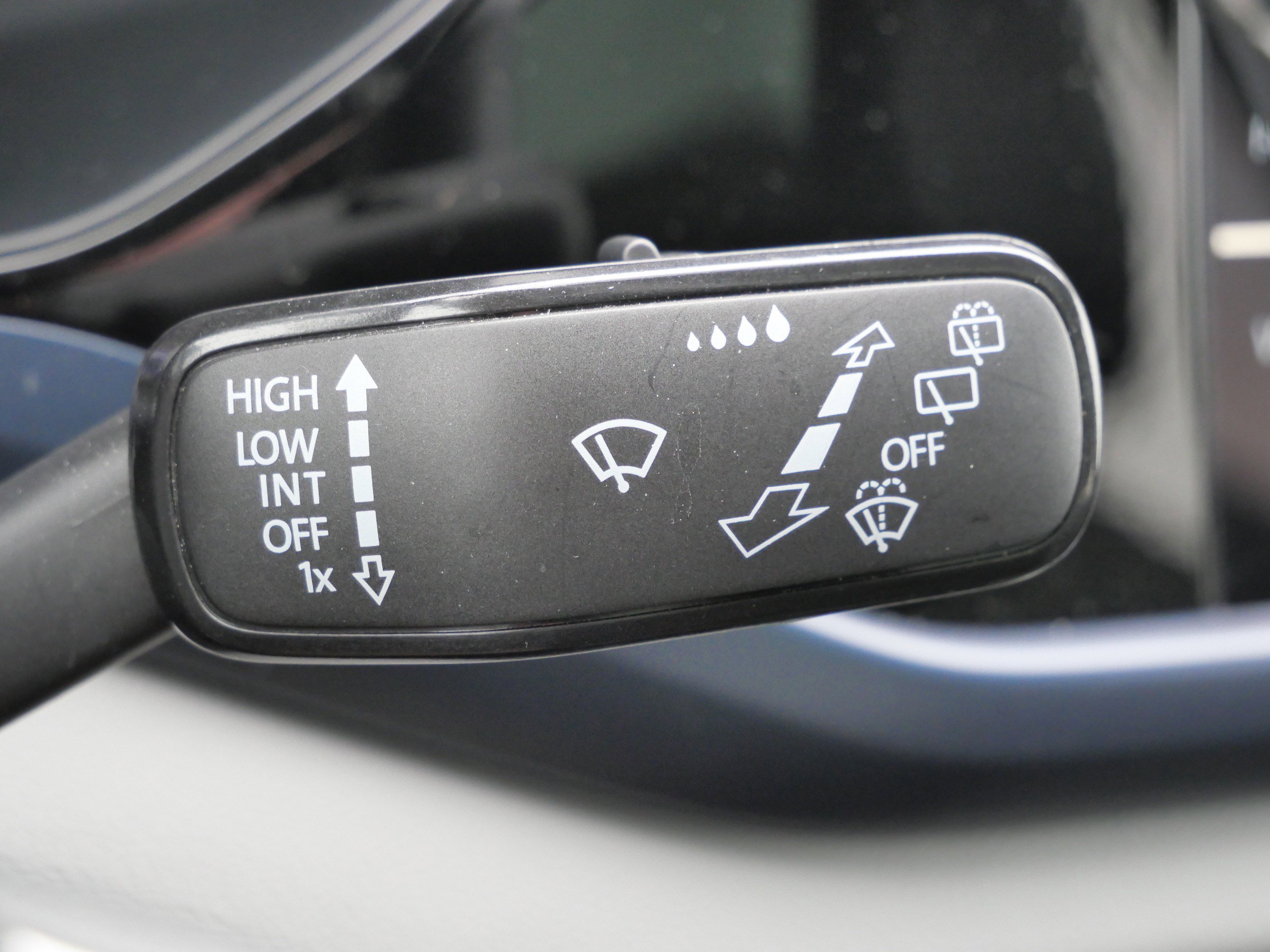 Certified 2023 Volkswagen Taos SE w/ Panoramic Sunroof Package image 33