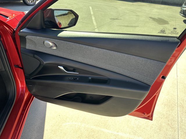 Used 2021 Hyundai Elantra Limited image 17