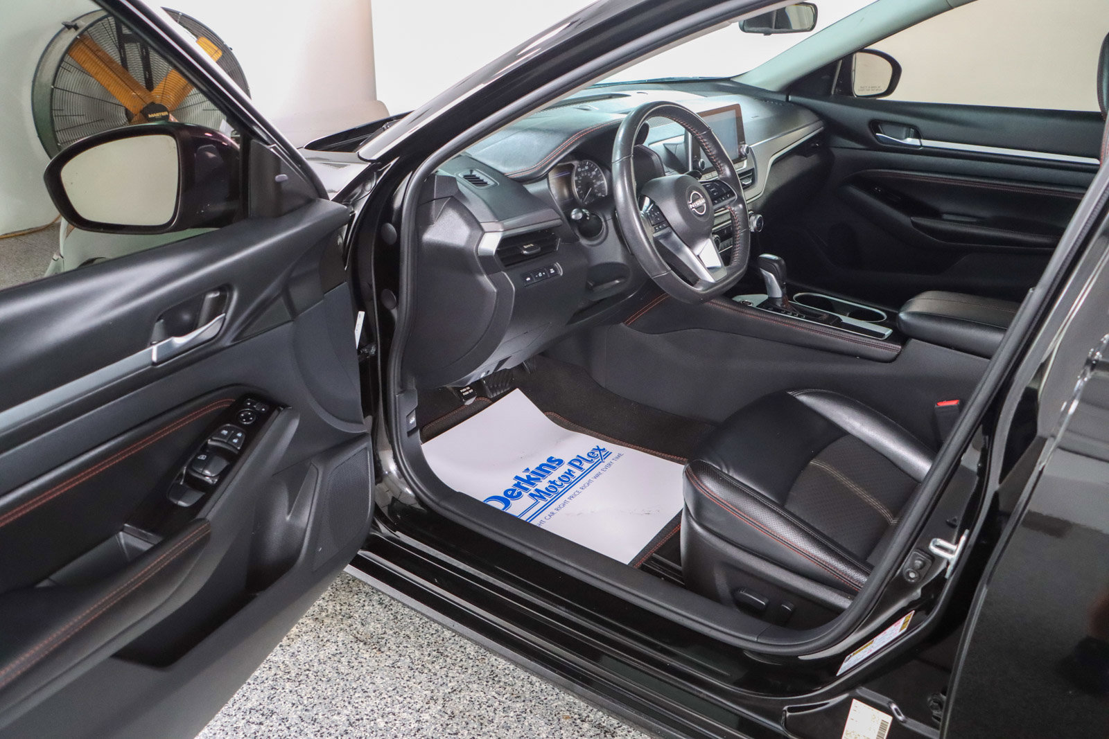 Used 2023 Nissan Altima 2.5 SR FWD image 3