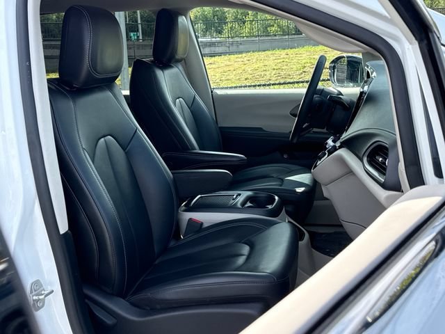 Used 2024 Chrysler Pacifica Limited FWD image 26