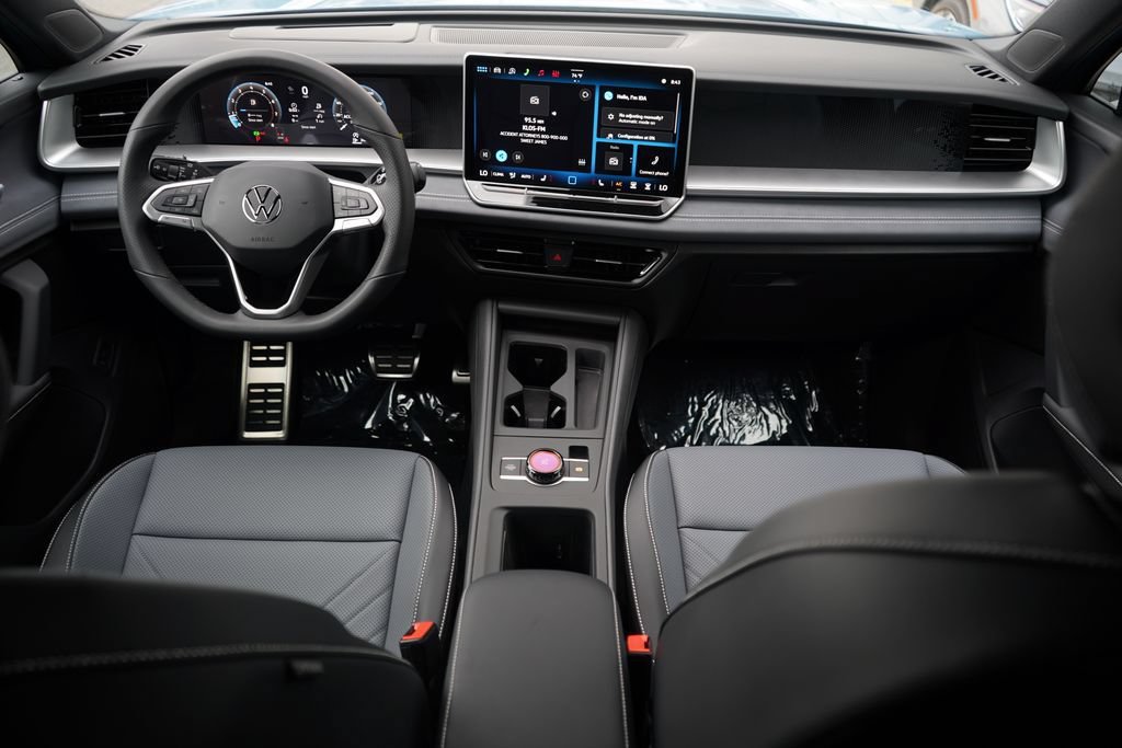 New 2026 Volkswagen Tiguan SE R-Line FWD image 8