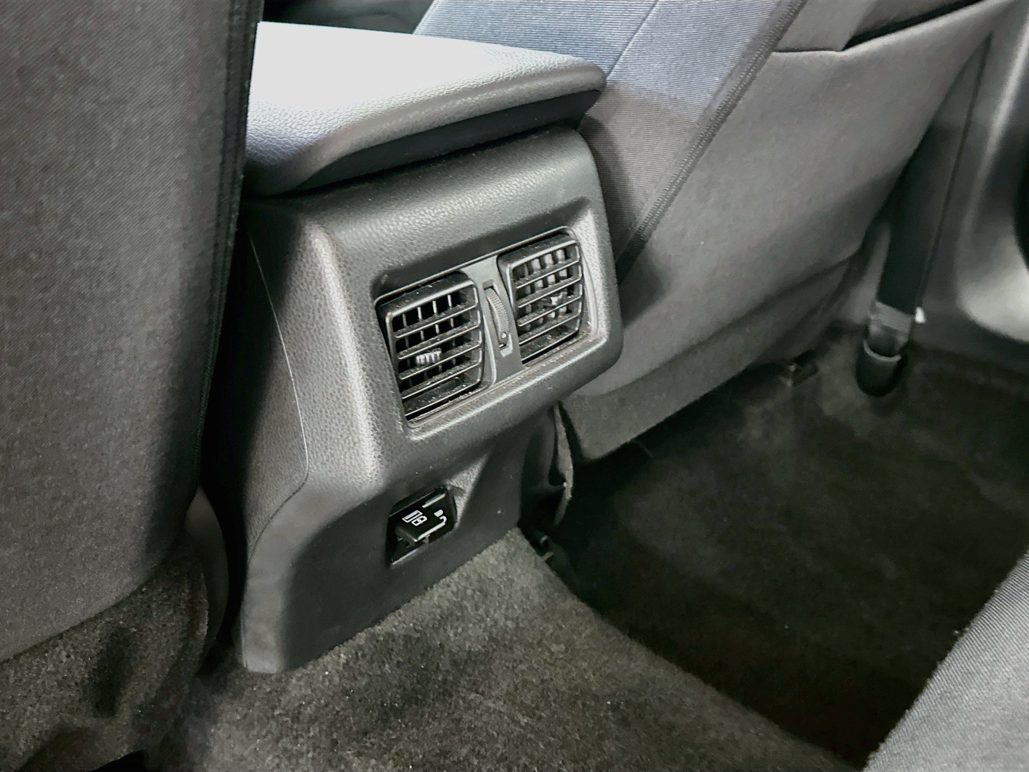 Used 2025 Toyota Camry LE FWD image 28