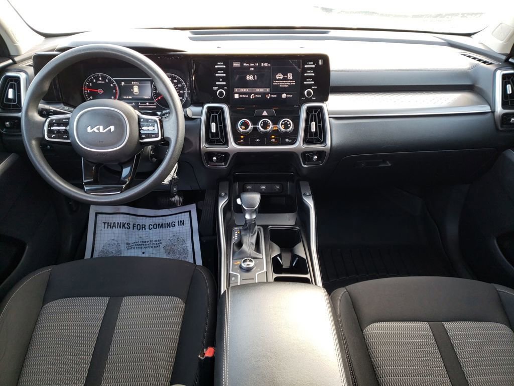 Used 2022 Kia Sorento LX image 10