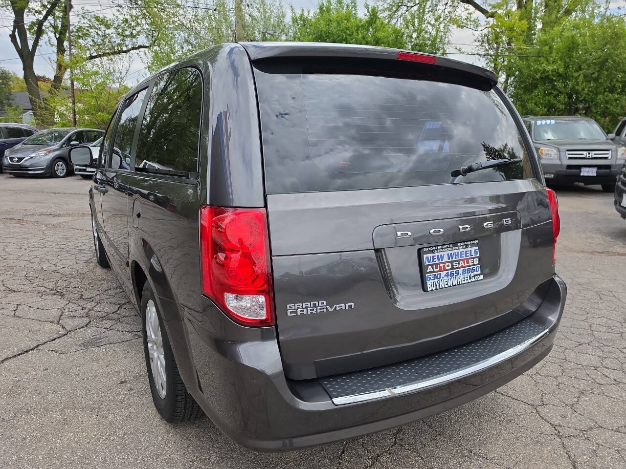 Used 2015 Dodge Grand Caravan American Value Package FWD image 16