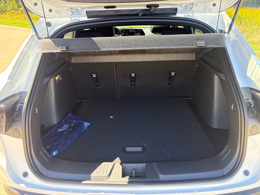 New 2026 Chevrolet Trax RS w/ Sunroof Package FWD image 44