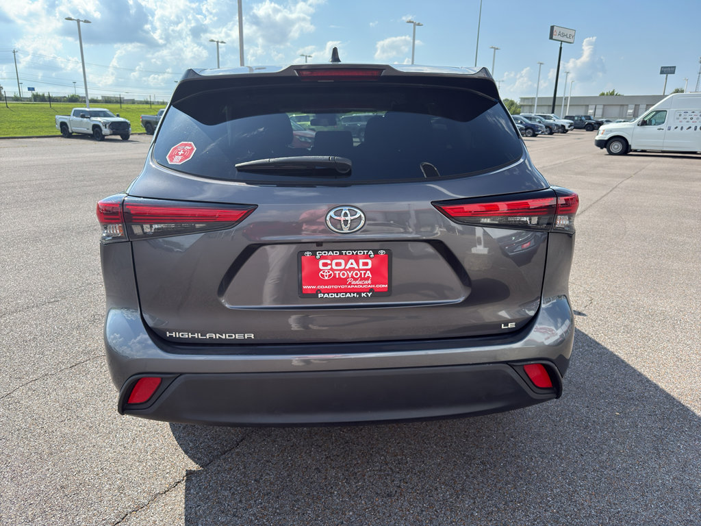 Used 2023 Toyota Highlander LE image 4