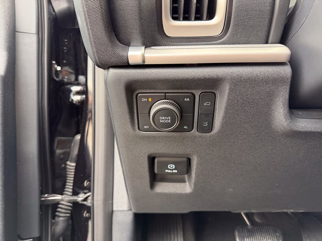 Used 2025 Ford Expedition Active image 11