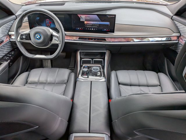 Used 2025 BMW i7 xDrive60 AWD/4WD image 19