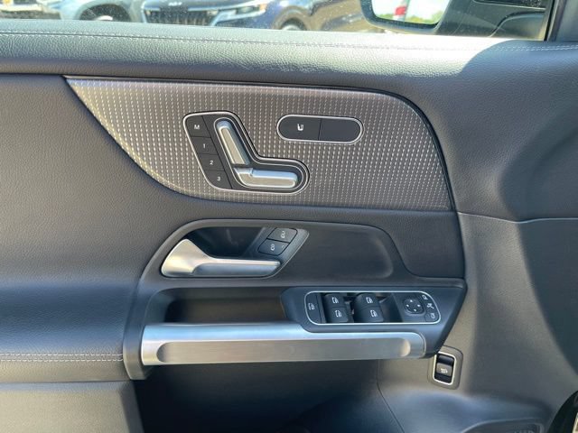 Used 2023 Mercedes-Benz GLB 250 4MATIC w/ Premium Package image 22