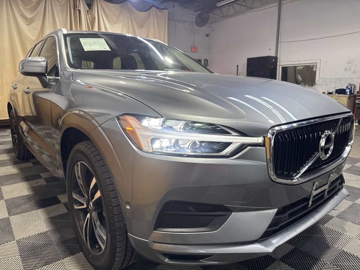 Used 2019 Volvo XC60 T6 Momentum w/ Multimedia Package AWD/4WD image 6