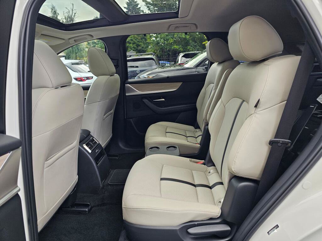 Certified 2024 MAZDA CX-90 Plug-In Hybrid w/ Premium Pkg AWD/4WD image 18