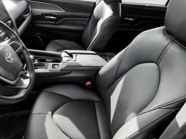 Certified 2025 Toyota Grand Highlander AWD image 10