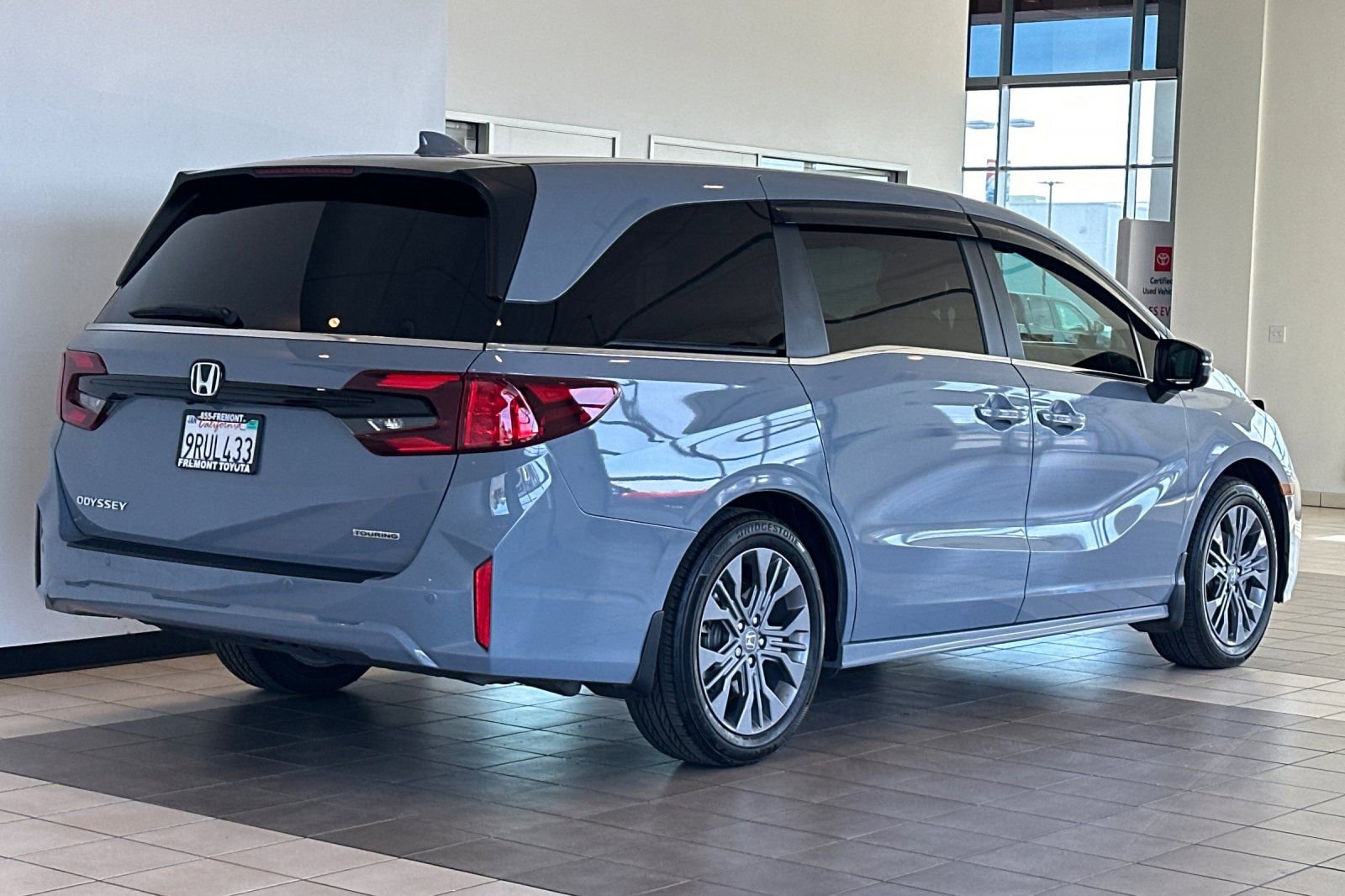 Used 2025 Honda Odyssey Touring image 4