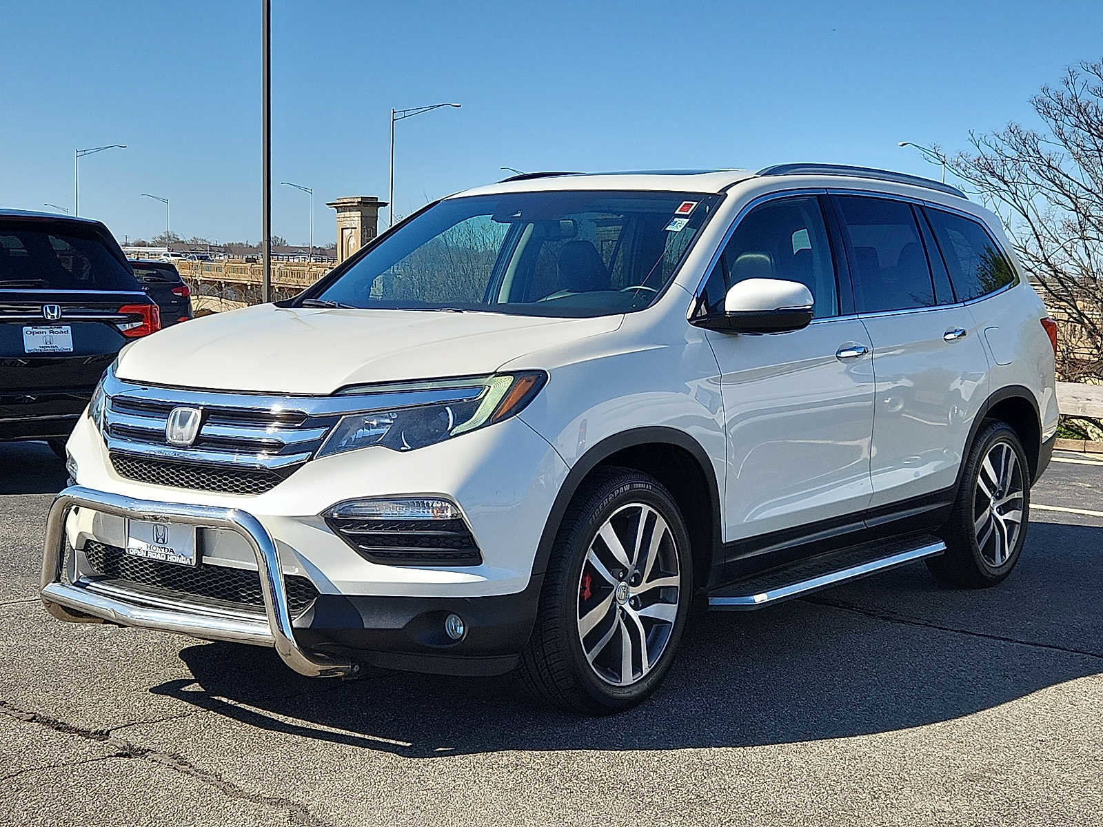 Used 2018 Honda Pilot Touring image 3