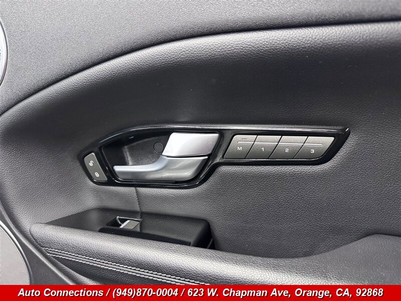 Used 2018 Land Rover Range Rover Evoque SE Dynamic AWD/4WD image 27