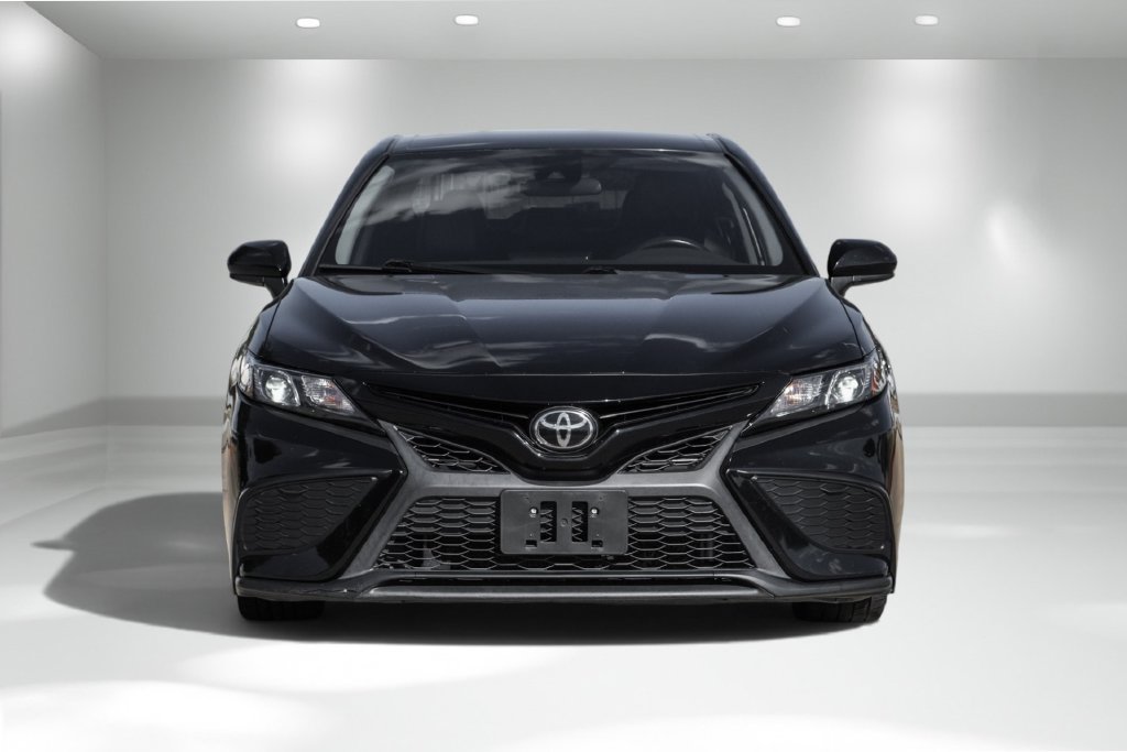 Used 2023 Toyota Camry SE FWD image 4