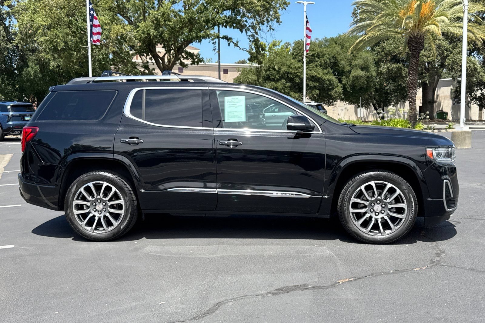 Used 2021 GMC Acadia Denali w/ Denali Ultimate Package AWD/4WD image 2