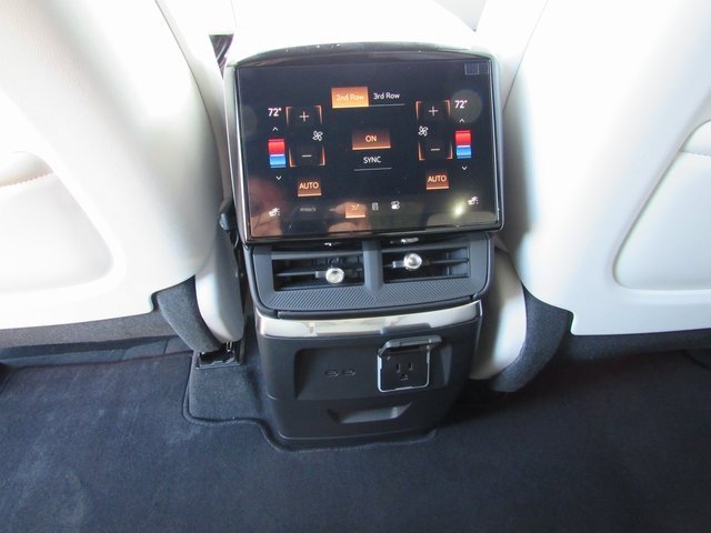 New 2026 Cadillac Vistiq Sport image 13