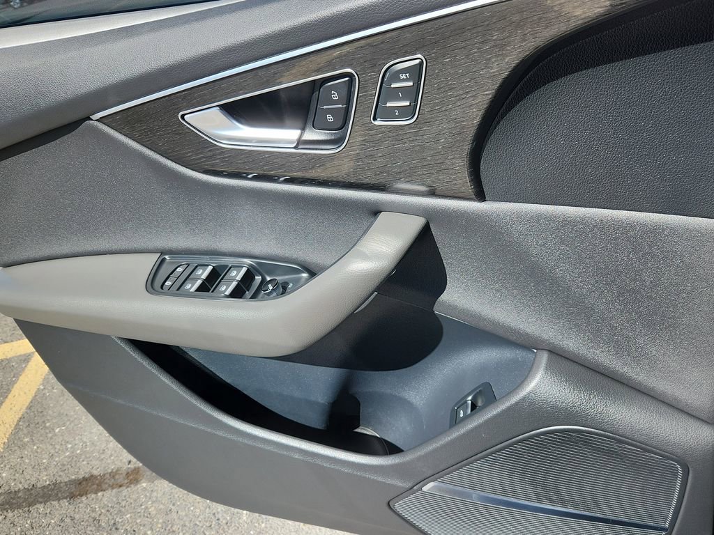 Used 2021 Audi Q8 Prestige w/ Prestige Package image 9