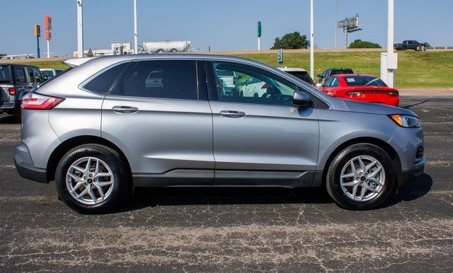 Used 2024 Ford Edge SEL image 2