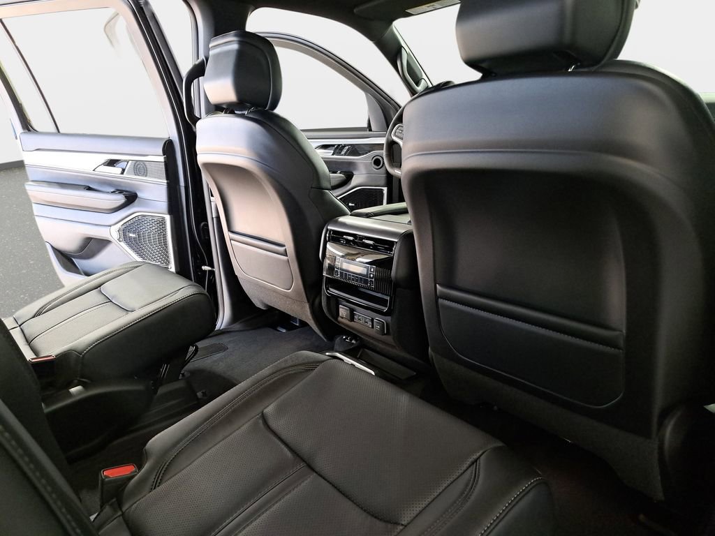 New 2026 Jeep Grand Wagoneer Limited AWD/4WD image 11