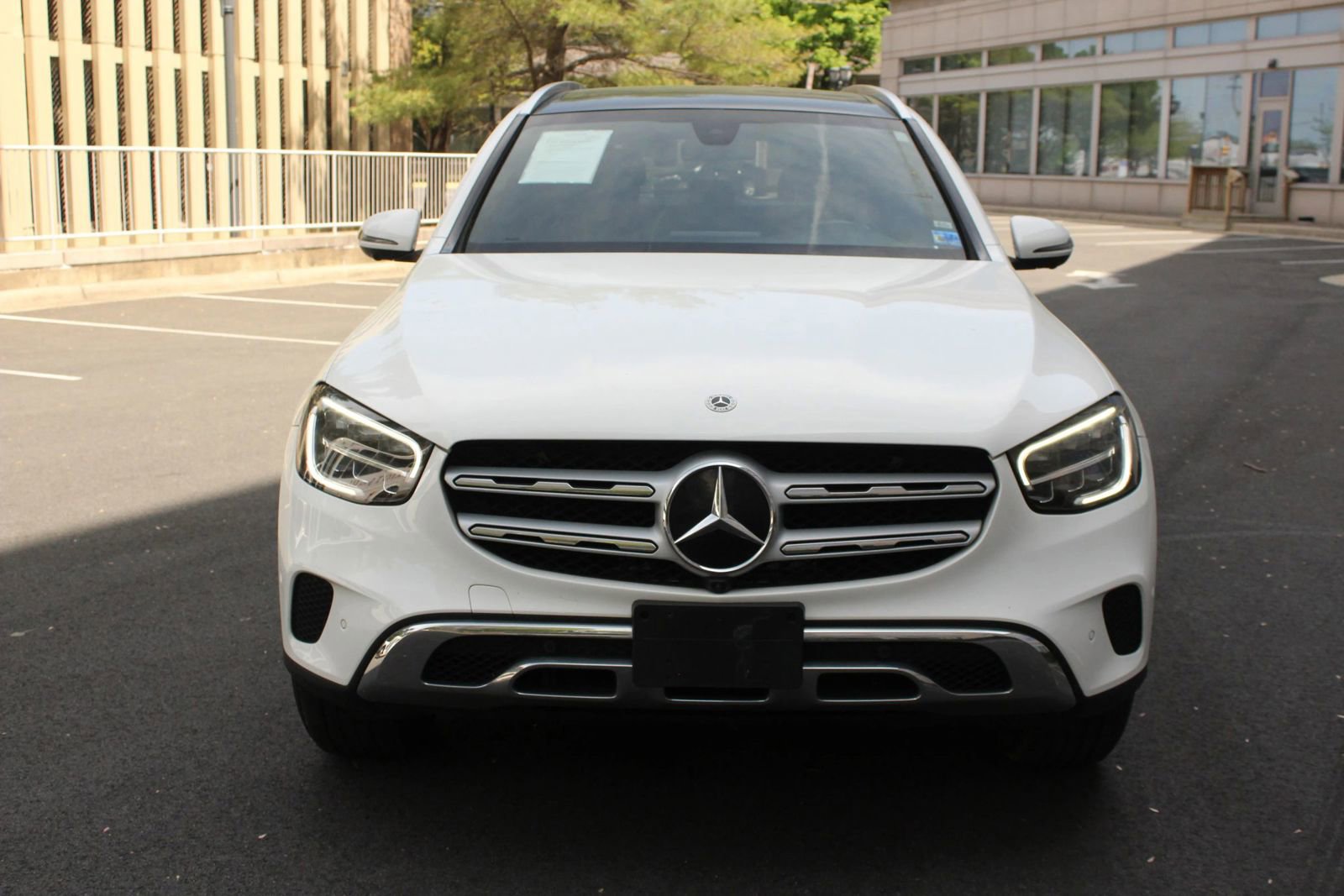Used 2021 Mercedes-Benz GLC 300 4MATIC image 3