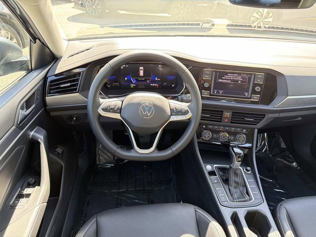 Certified 2024 Volkswagen Jetta SE w/ Panoramic Sunroof Package image 8