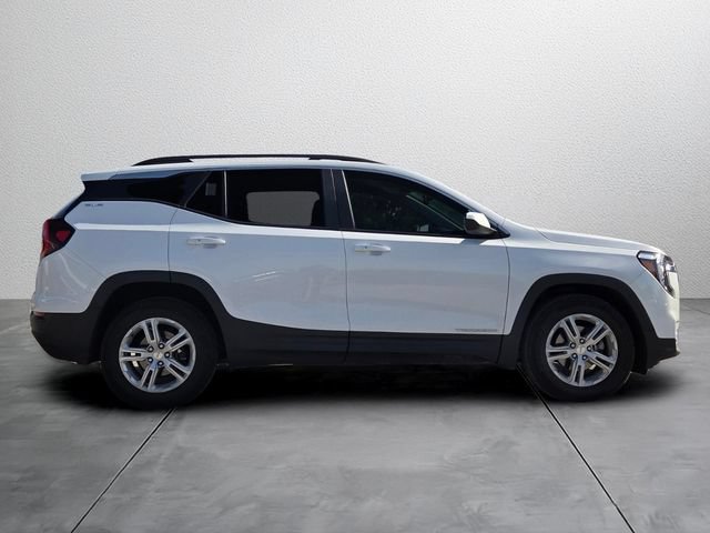 Used 2022 GMC Terrain SLE w/ Driver Convenience Package FWD image 5