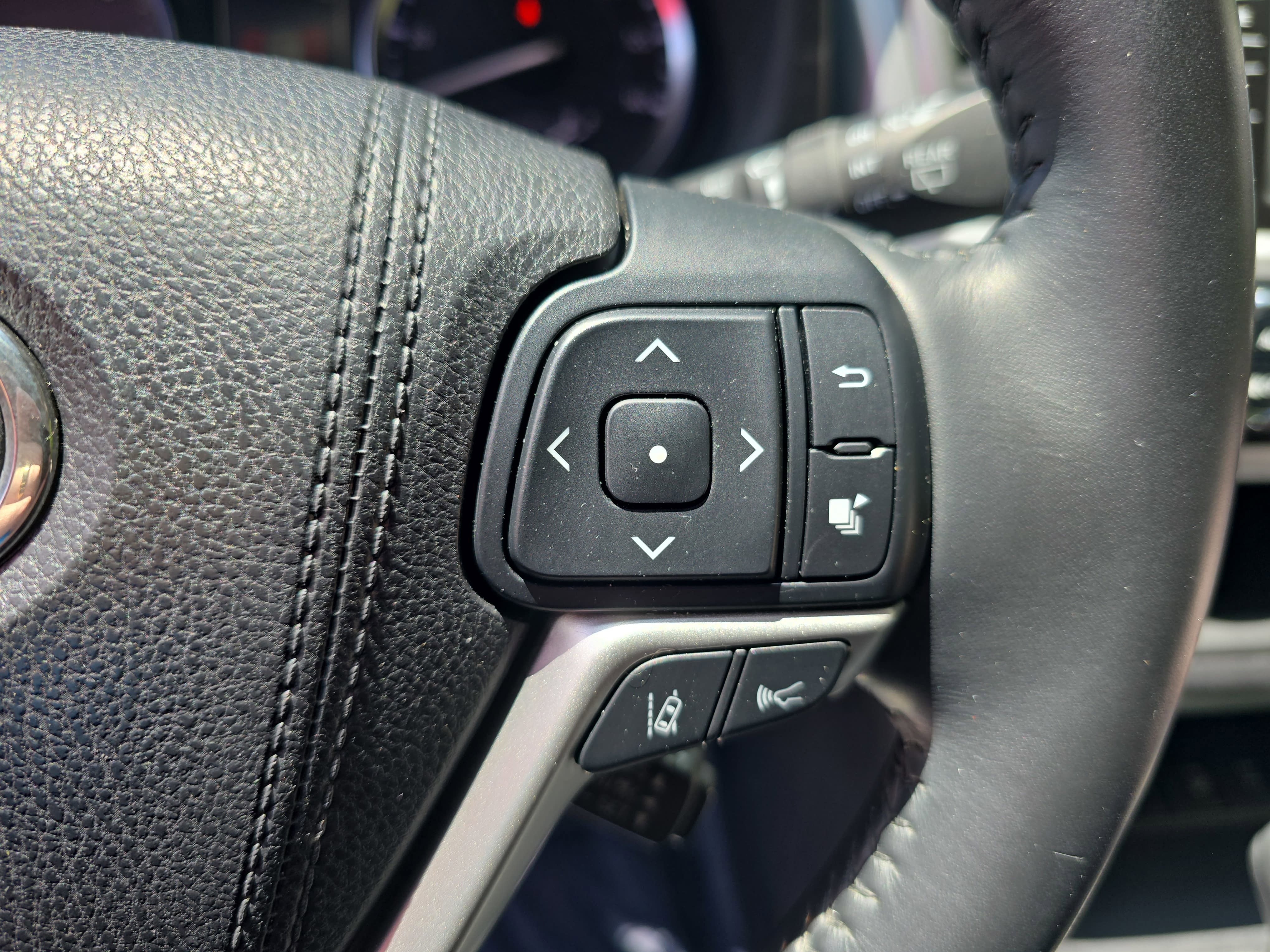 Used 2017 Toyota Highlander SE AWD/4WD image 18