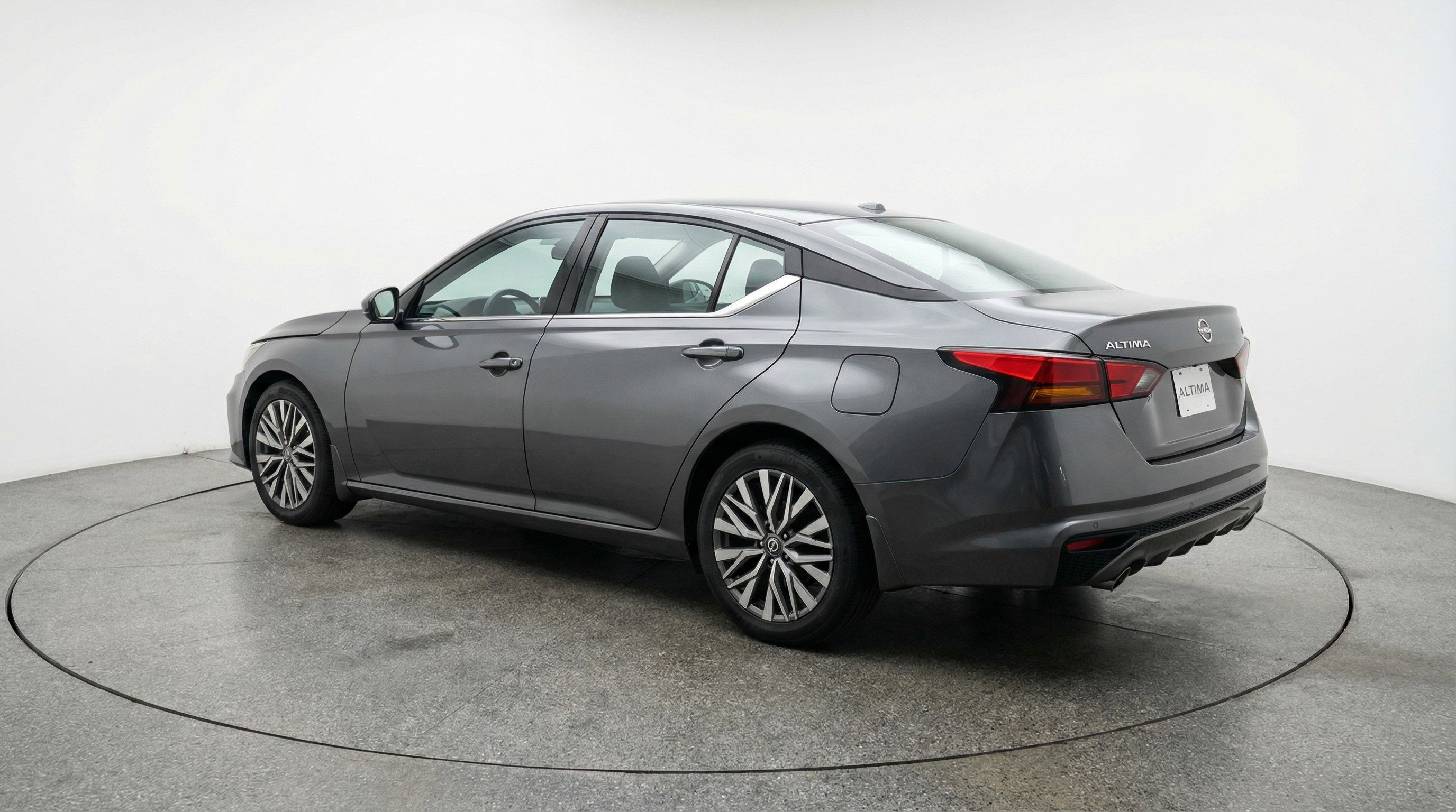 Used 2025 Nissan Altima 2.5 SV image 6