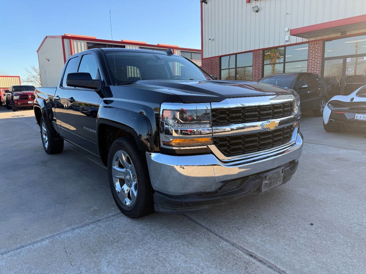 Used 2018 Chevrolet Silverado 1500 LT RWD image 1