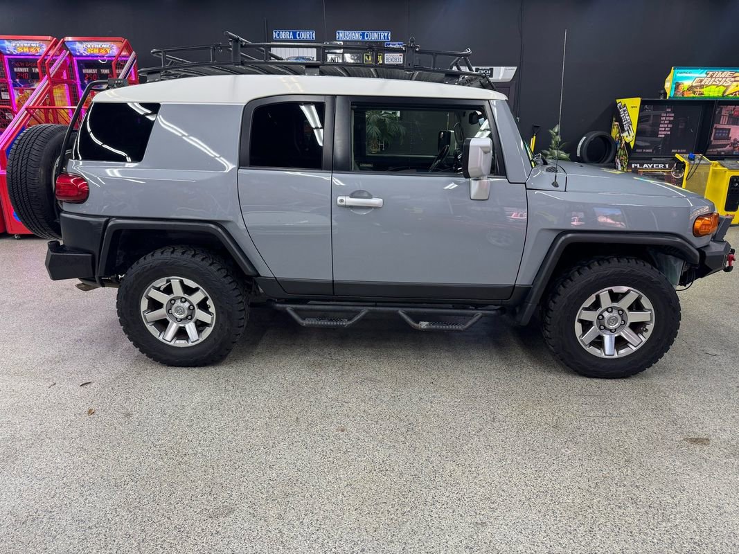 Used 2014 Toyota FJ Cruiser 4WD w/ Convenience Package image 6