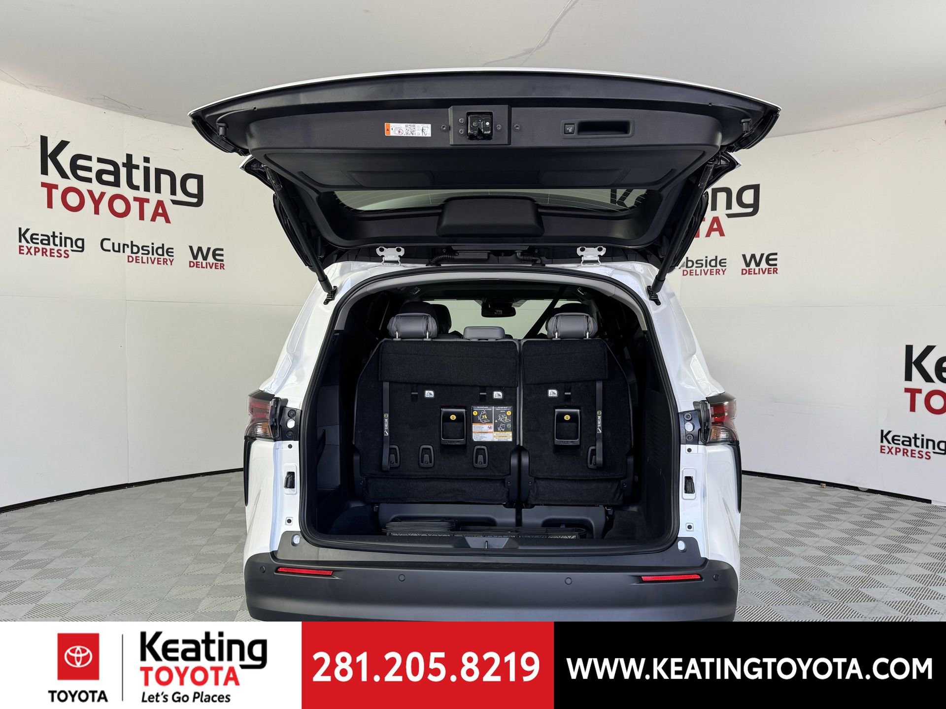 Used 2026 Toyota Sienna XLE FWD image 13