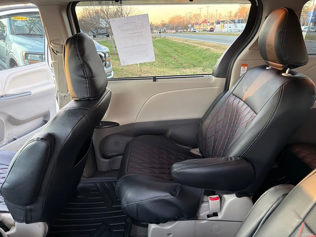Used 2020 Toyota Sienna LE image 35