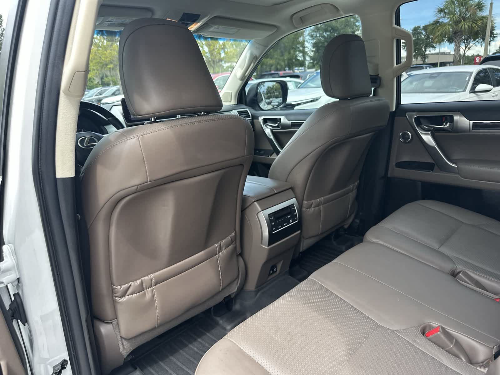 Used 2023 Lexus GX 460 Luxury AWD/4WD image 14