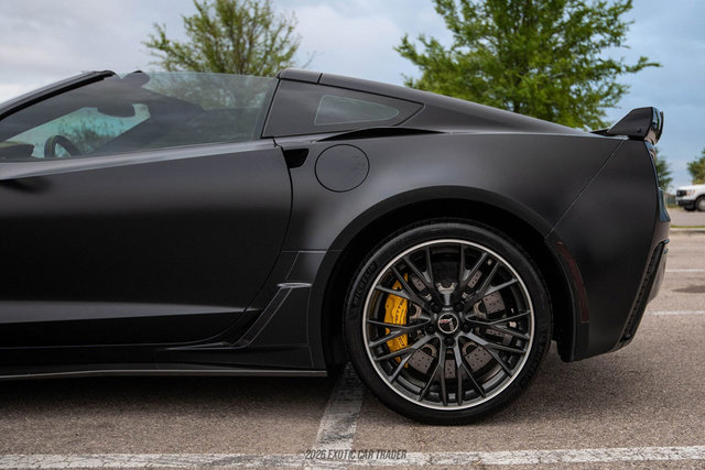 Used 2016 Chevrolet Corvette Z06 w/ 3LZ Preferred Equipment Group image 5