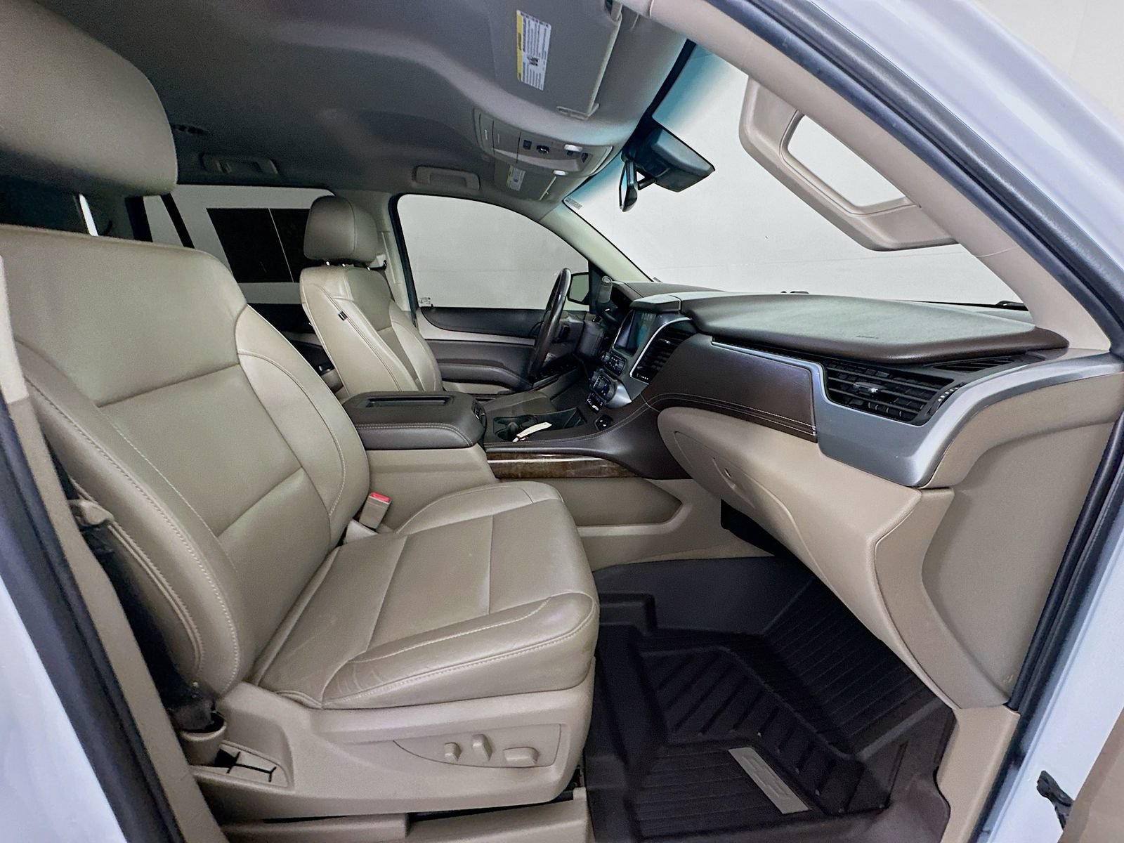 Used 2019 Chevrolet Tahoe LT w/ Luxury Package AWD/4WD image 28
