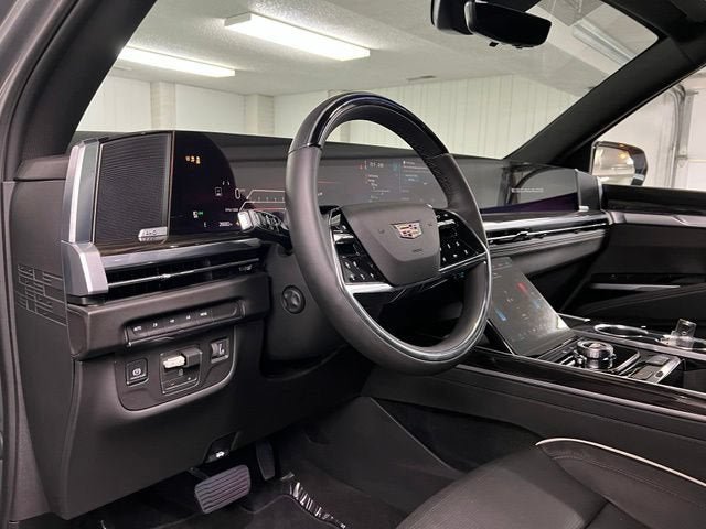 Certified 2026 Cadillac Escalade Luxury AWD/4WD image 14