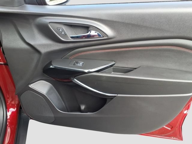 Used 2025 Chevrolet Trax RS w/ Driver Confidence Package FWD image 19
