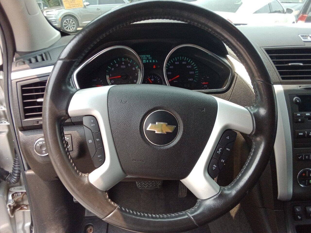 Used 2012 Chevrolet Traverse LT FWD image 9