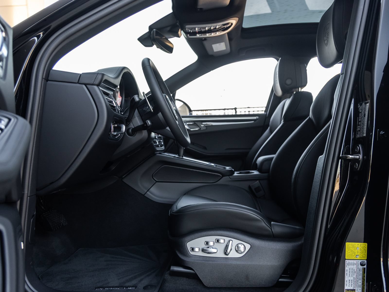 Certified 2026 Porsche Macan S AWD/4WD image 23