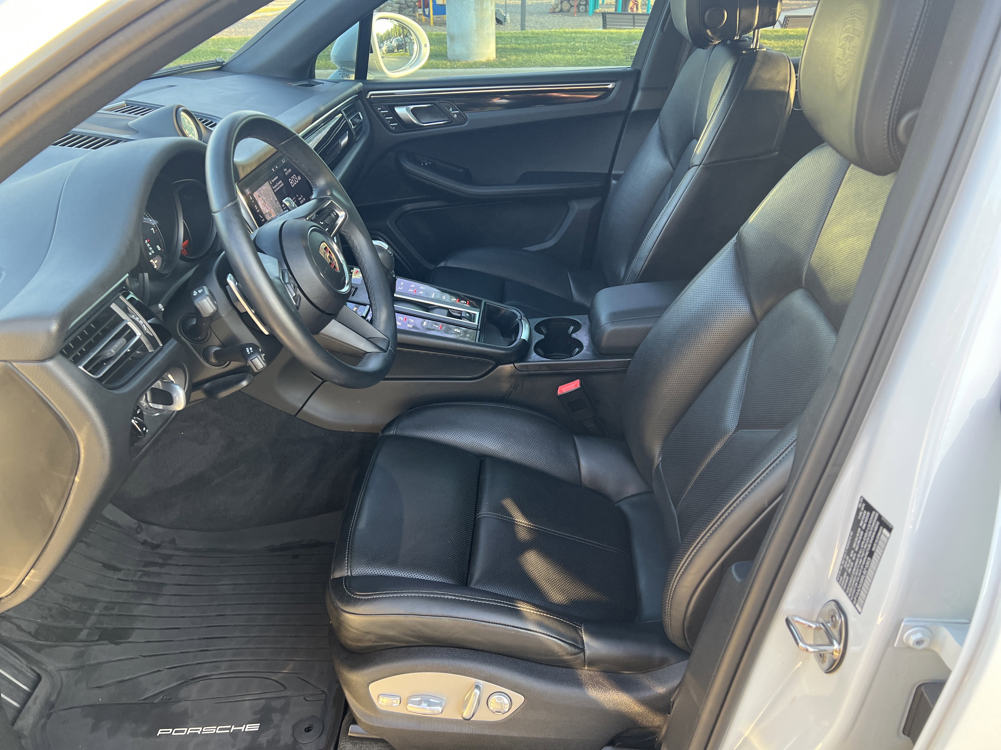 Used 2024 Porsche Macan image 15