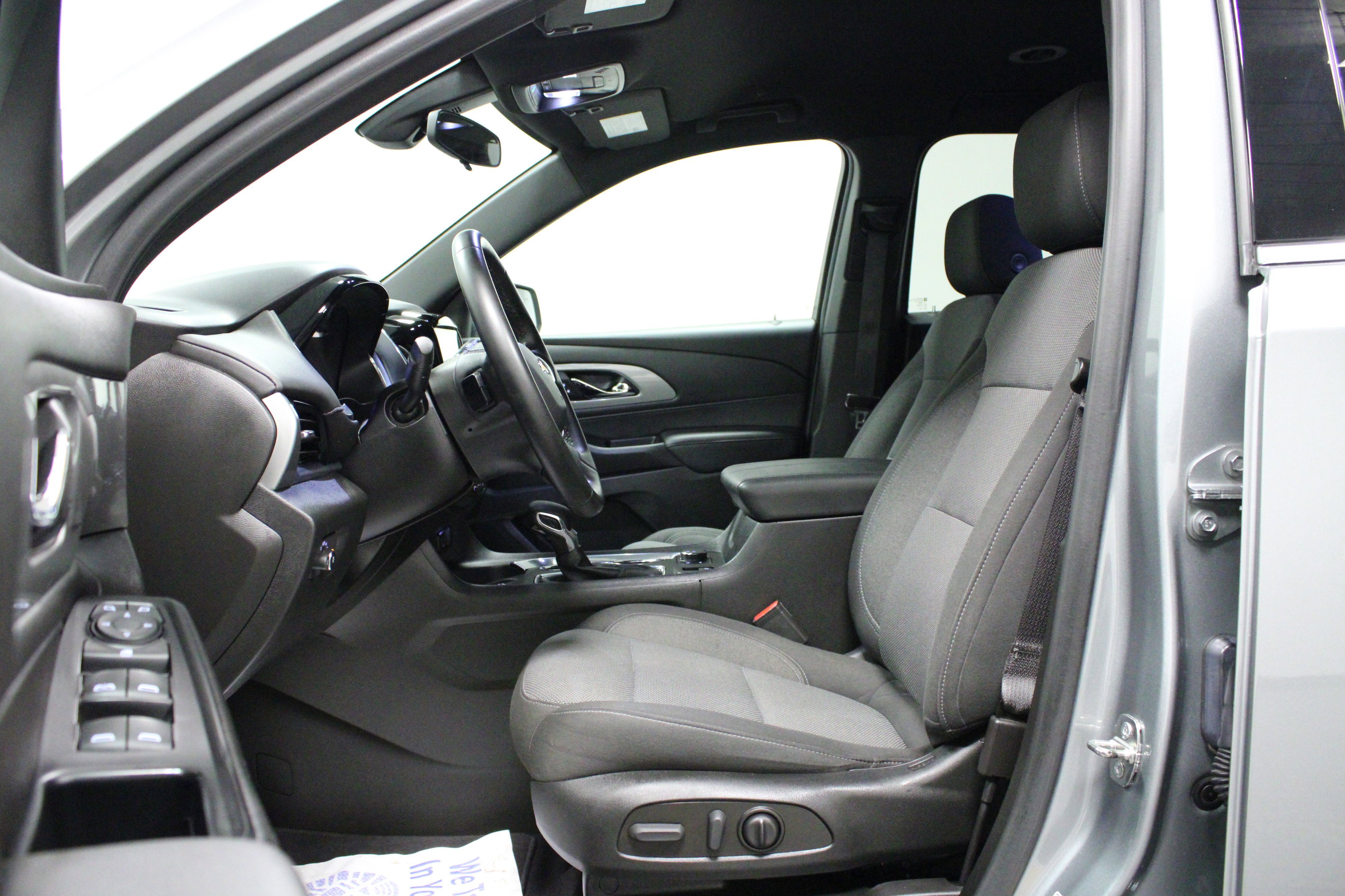 Used 2023 Chevrolet Traverse LT image 12