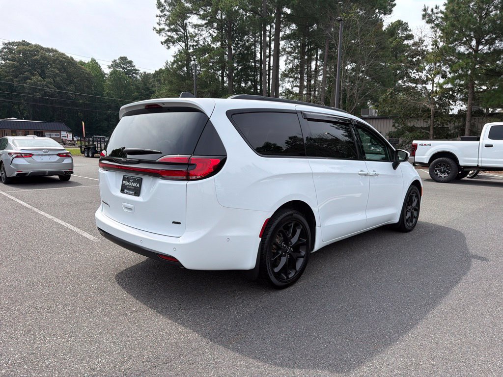 Used 2023 Chrysler Pacifica Touring-L w/ S Appearance Package AWD/4WD image 5